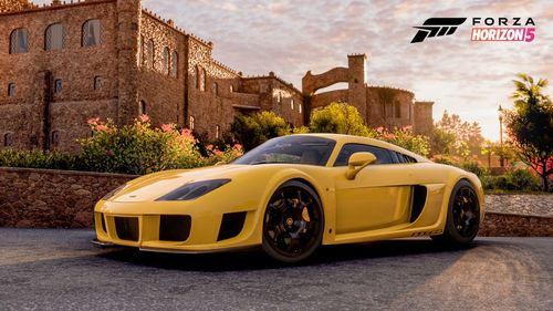 A yellow Noble M600 is parked by the Hotel Castillo in the city of Guanajuato.