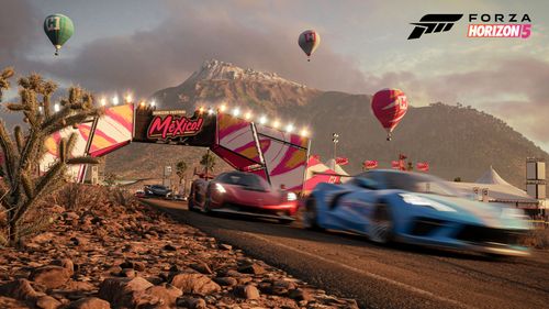 Two sports cars race under the Horizon Mexico arch banner.